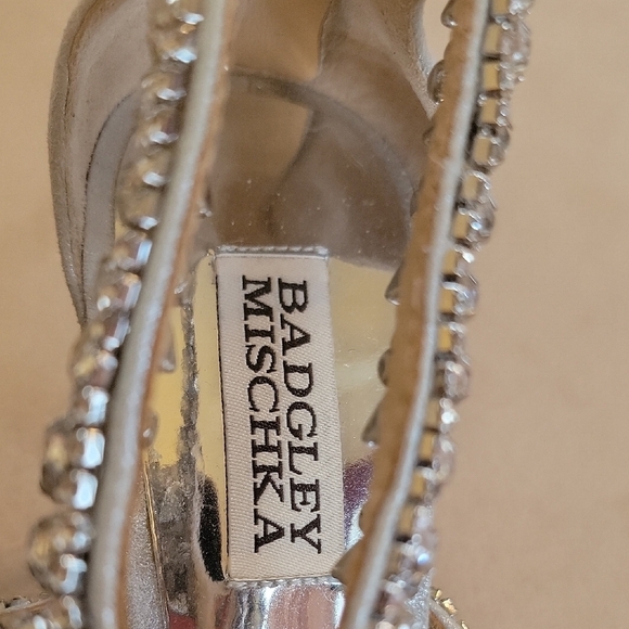 Badgley Mischka Women's Silver Heels Size 6.5 EUC - Picture 4 of 11